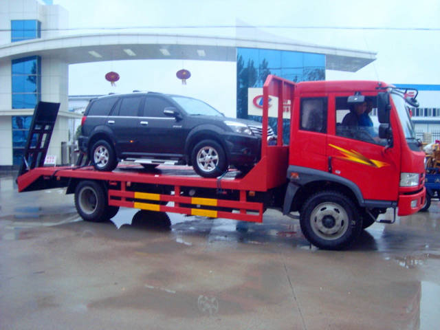 解放平頭挖機(jī)運輸車