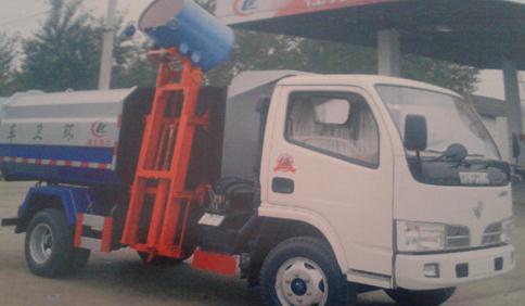 掛桶<a href=http://khskpw.cn/ljc target=_blank class=infotextkey>垃圾車(chē)</a>裝卸垃圾桶圖片